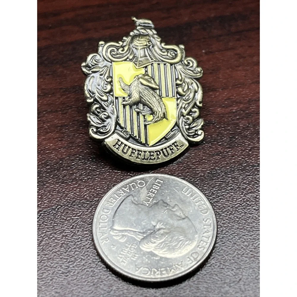 Harry Potter‎ Hufflepuff House Crest Lapel Hat Pin